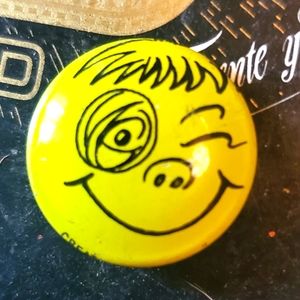 CREATIVE HOUSE Vintage Emoji Pin Winking Smiley Face